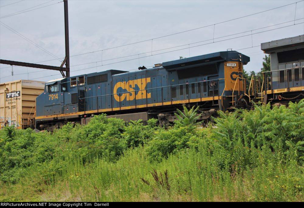 CSX 7914 third on M404